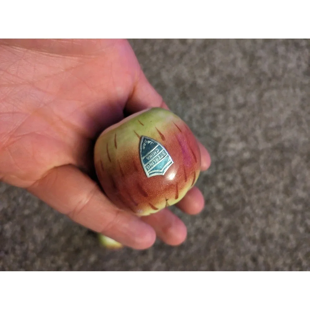 Apple Salt and Pepper Shakers Vintage Ceramic Made in‎ Japan 1.5